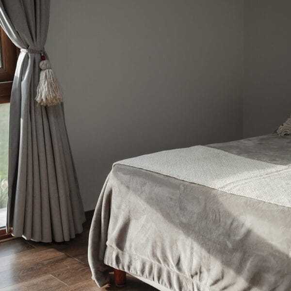 SUJETADOR DE CORTINAS DE LANA DE OVEJA HECHO A MANO EN TELAR DE CINTURA - Image 5