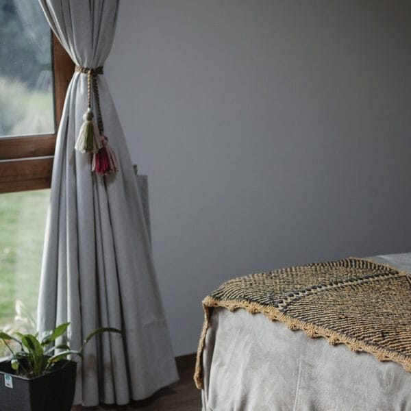 SUJETADOR DE CORTINAS DE LANA DE OVEJA HECHO A MANO EN TELAR DE CINTURA - Image 6