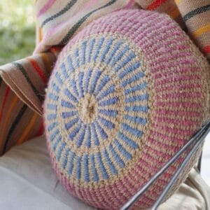 ALMOHADON DE LANA DE OVEJA, TEJIDO EN TELAR CIRCULAR - Rosa y Celeste, CON RELLENO