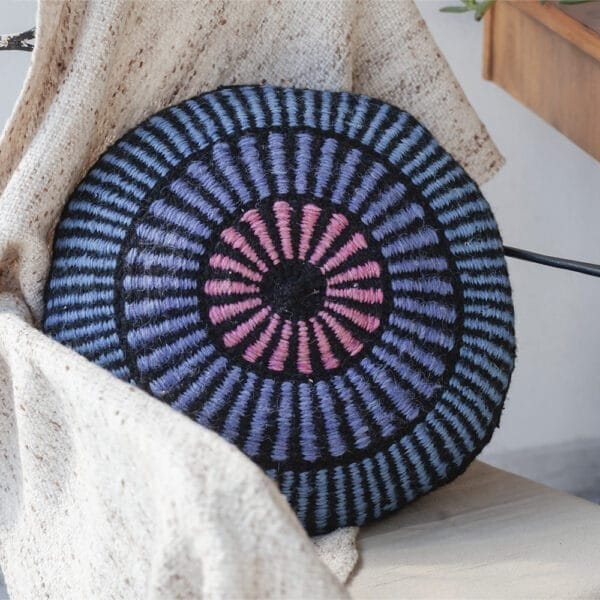 ALMOHADON DE LANA DE OVEJA, TEJIDO EN TELAR CIRCULAR - Image 4