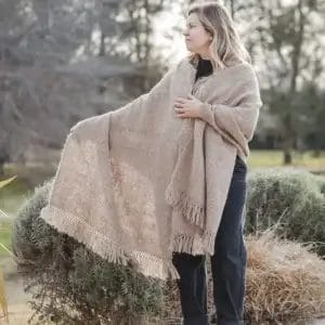 TIERRA CHALINA TEJIDA EN LANA DE LLAMA
