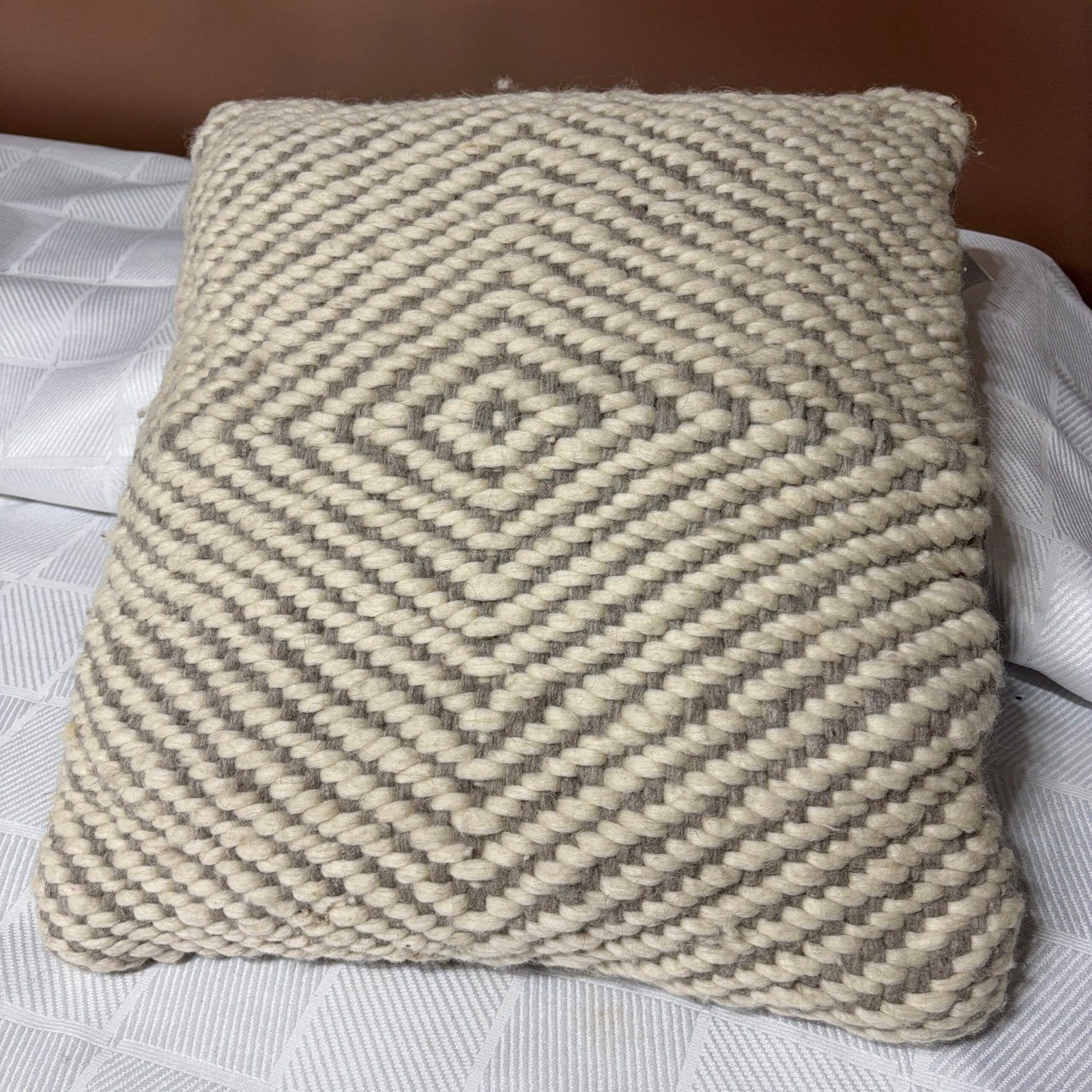 ALMOHADON DE LANA DE OVEJA, A TELAR. CUADRADO TAMAÑO XL